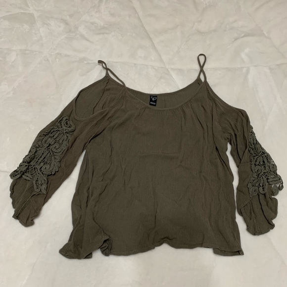 Off the shoulder top - Picture 1 of 2